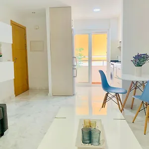 https://homely-malaga-parras-con-terraza-y-parking.hotelsinnerja.org